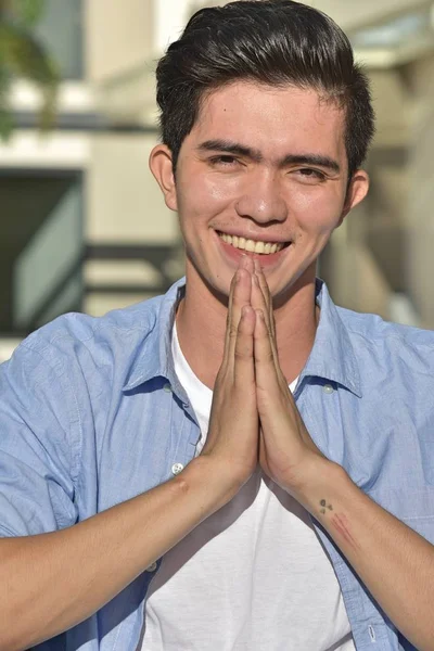 Asian Mężczyzna Modląc Się — Zdjęcie stockowe