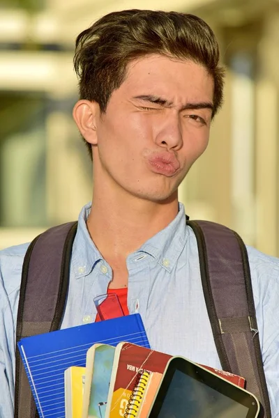 Niño Estudiante Besándose Con Cuadernos — Foto de Stock