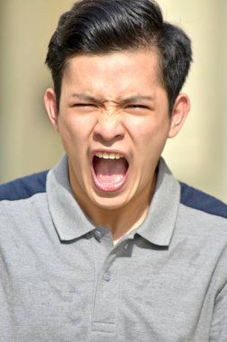 Bir endişeli genç çocuk