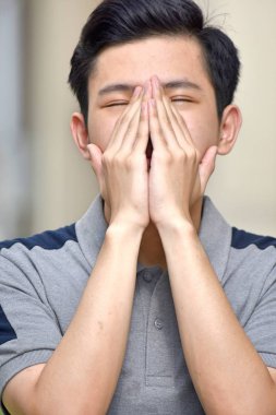 Bir hayal kırıklığına farklı kişi