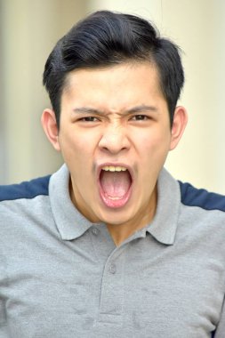 Kızgın bir Çinli kişi