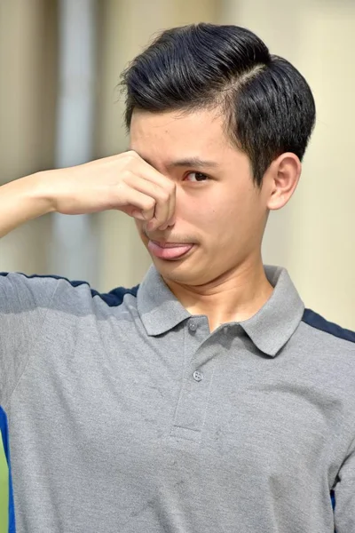 Teenager Männlich Und Riechen — Stockfoto