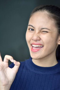 Kırpışan bir azınlık kız