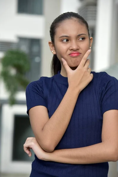 Pensativo Jovem Filipina Adolescente Menina — Fotografia de Stock