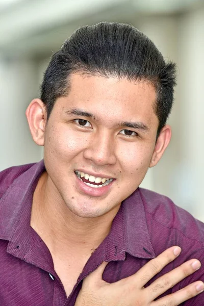 Jovem Filipino Masculino Apreciação — Fotografia de Stock