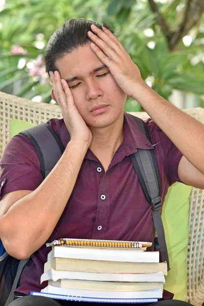 Estudiante Masculino Bajo Estrés —  Fotos de Stock