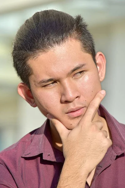 Bonito Minoria Adulto Masculino Pensamento — Fotografia de Stock