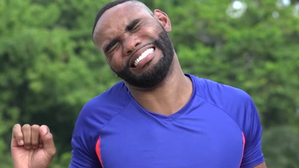 Спортивна Чорношкіра Африканська Людина Розтягування — стокове відео