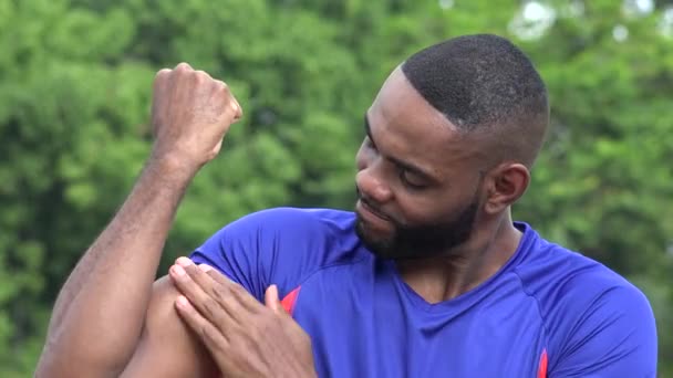 Muskulöser Athletischer Schwarzafrikaner — Stockvideo