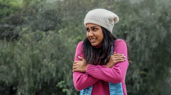 Mignonne Péruvienne Par Temps Froid — Photo