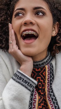 Şirin Perulu erkek kazak giyen şaşırttı