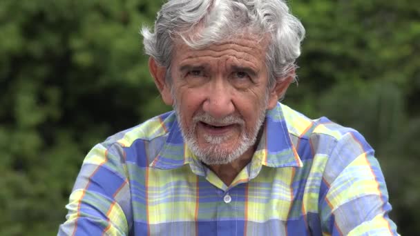 Velho Homem Hispânico Feliz Idoso — Vídeo de Stock