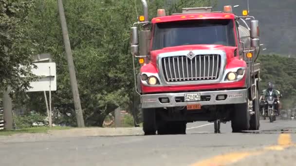Ruchu Drogowym Samochód Ciężarowy Naczepa — Wideo stockowe