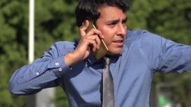 Telefonda Konuşan Stresli Adam