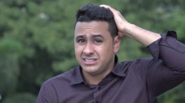 Stresli Yakışıklı İspanyol Adam