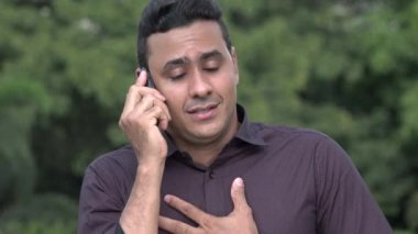 Hispanik Adam Aşkta Cep Telefonu Kullanıyor