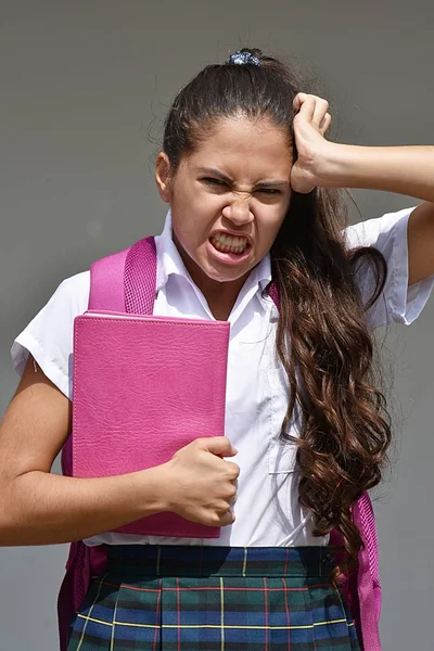 天主教哥伦比亚女学生和愤怒与笔记本 — 图库照片