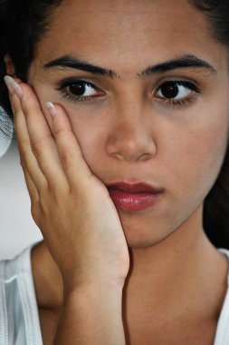 Diş Ağrısı Olan Bir Kadın