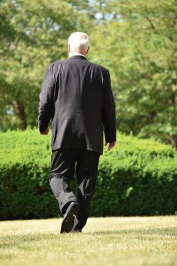 İş adamı girişimci yürüyüş başarısız oldu