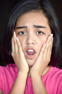 Bir şok çekici kadın