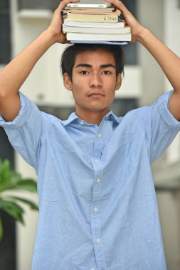 Ciddi bir erkek öğrenci