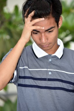 Depresif yakışıklı Asya kişi