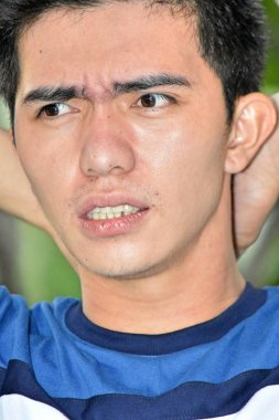 Stresli bir Filipino erkek