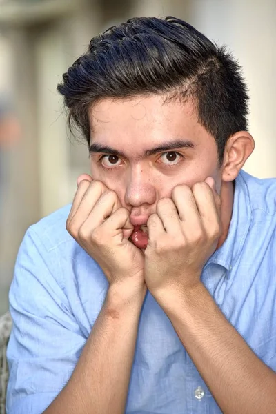 Homem Filipino Com Medo — Fotografia de Stock