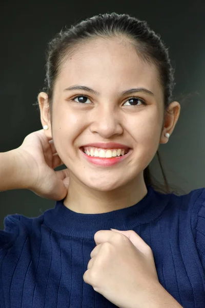 Bastante Minoría Chica Sonriendo — Foto de Stock