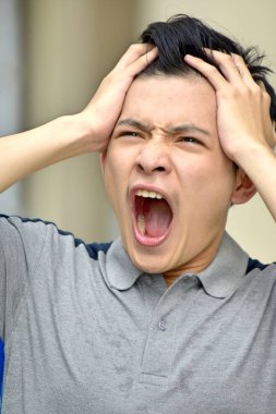 Şok bir genç erkek