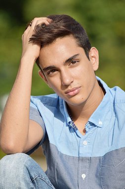 Yakışıklı bir Kolombiyalı çocuk