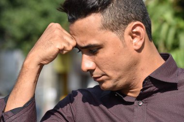 Çeşitli yetişkin erkek karar