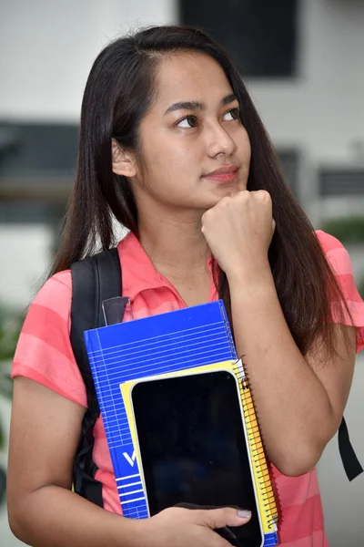 Düşünceli Üniversitesi Filipina Kız Öğrenci — Stok fotoğraf