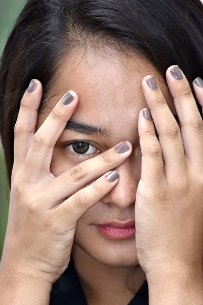 Remaja Cantik Yang Menakutkan Wanita — Stok Foto