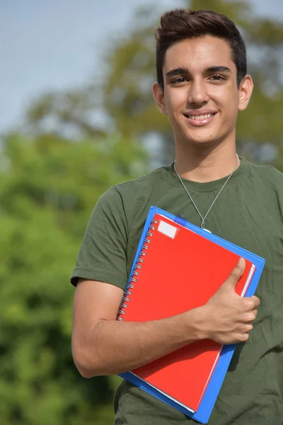 Genç İspanyol erkek genç askeri öğrenci