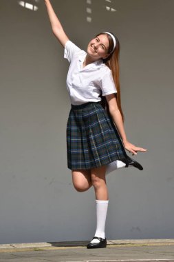 Kolombiya kız etek ayakta giyen poz