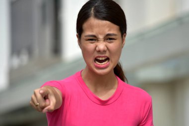 Üzgün bir Filipina kişi