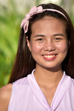 Çekici Filipina erkek gülümseyen