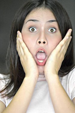 Ürküyor güzel kişi