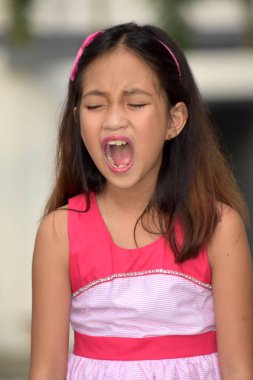 Üzgün bir kadın ara