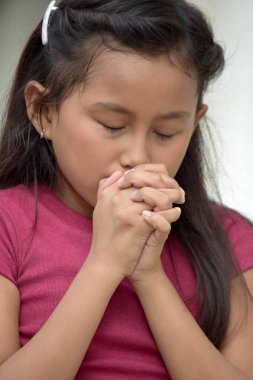 Genç azınlık erkek dua