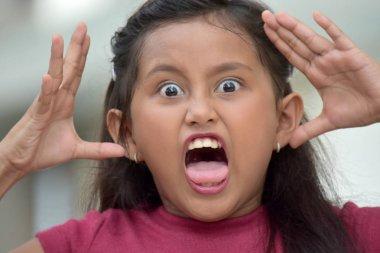 Korkutucu Petite azınlık gençlik