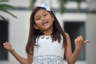 Eğleniyor güzel azınlık kız