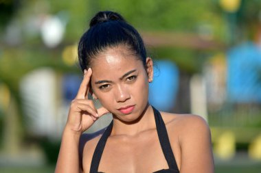 Endişeli Bir Kadın