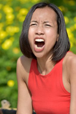 Kızgın bir çekici kişi