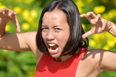 Korkutucu bir genç kişi