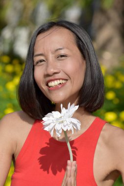 Kadın ve çiçek mutluluk