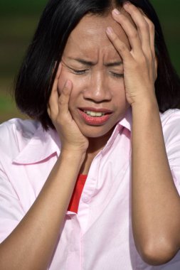 bir kadınla baş ağrısı