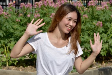 Mutlu Genç Yetişkin Kadın.