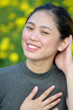 Minnettar bir yetişkin erkek